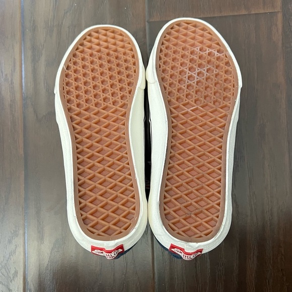 New without box Vans high top sneakers shoes women size 7.5 - Picture 5 of 6